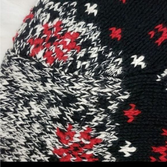 Vintage 90s Cozy Red Black Knit Snowflake Sweater - Picture 7 of 10